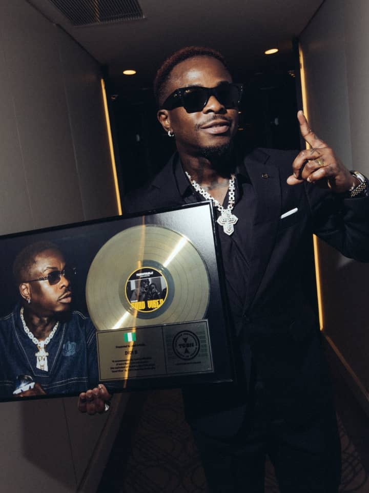 Didi B — Le Portrait du Disque d'Or — Photographie par Thobix Eclou (2/6)