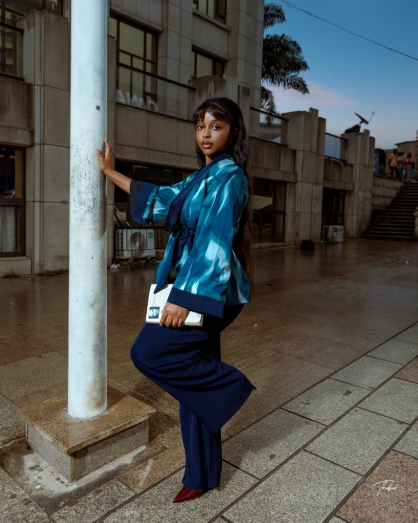Djeinaba — Silhouette & Modèle Guinéenne — Photographie par Thobix Eclou (4/9)